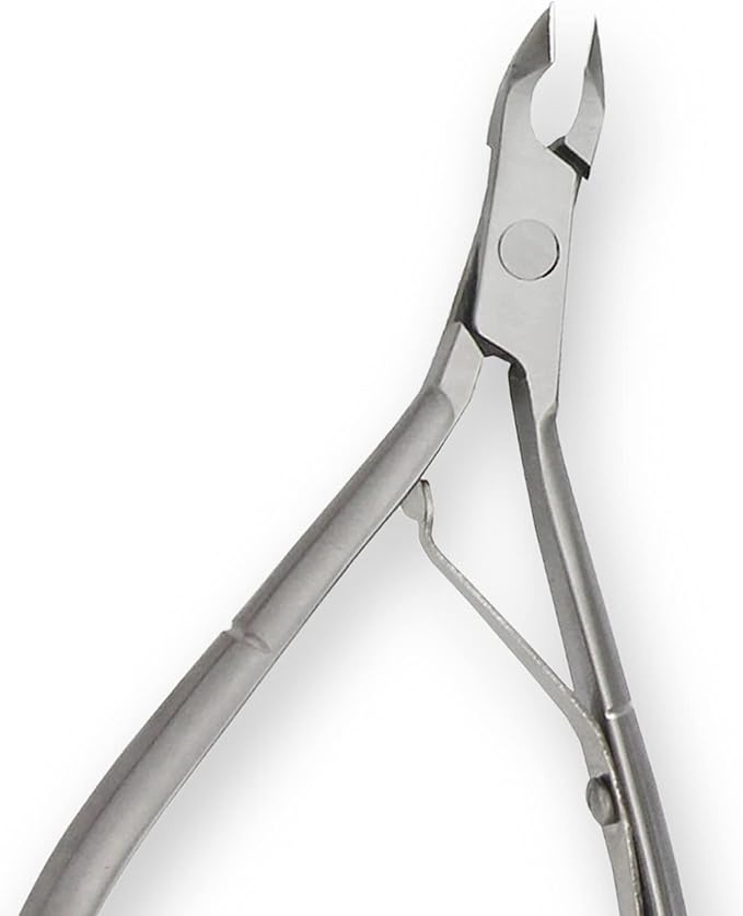Amazon Basics 6-Piece Manicure and Pedicure Kit, Nail Care Grooming Tools with Cuticle Nipper and Nail Clippers