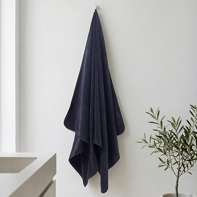 REDKISS Pack of 1 Jumbo Bath Sheet, 40 x 80 Inches Microfiber Oversized Bath Towel for Bathroom, Extra Large & Lightweight, Quick-Dry, Super Soft & Highly Absorbent, Perfect to Wrap Yourself In, Black