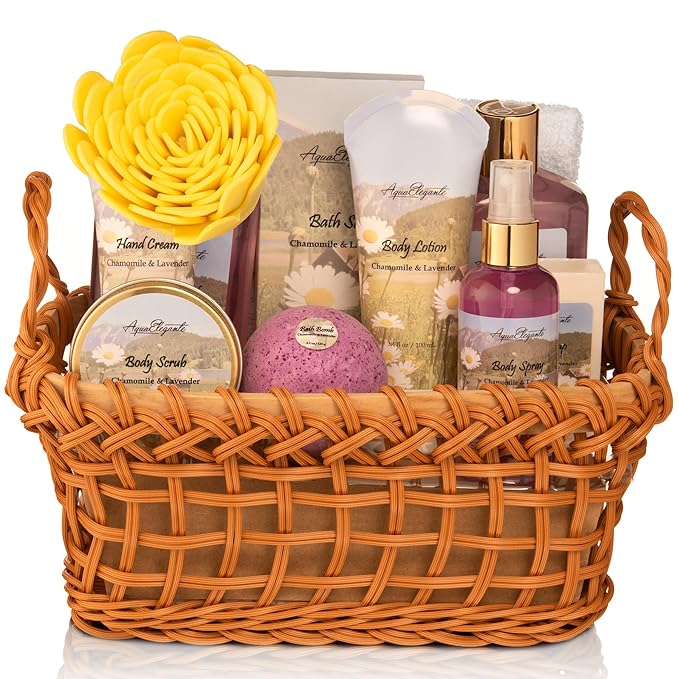 Aqua Elegante Spa Basket For Women - Deluxe Bath Set with Wash, Bubble Bath, Lotion, Salts, Body Scrub, Towel, Shower Puff, Bathbombs, Reusable Basket, Gifts for Mom, Wife, Her - Lavender & Chamomile