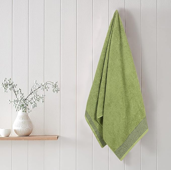 Belizzi Home Ultra Soft 2 Pack Oversized Bath Towel Set 28x55 inches, 100% Cotton Large Bath Towels, Ultra Absorbant Compact Quickdry & Lightweight Towel, Ideal for Gym Travel Camp Pool - Kiwi Green